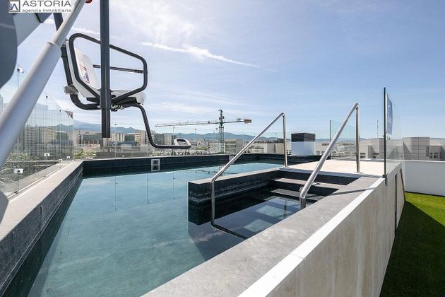 Foto 1 de Venta de ático en avenida De la Ilustración de 2 habitaciones con terraza y piscina
