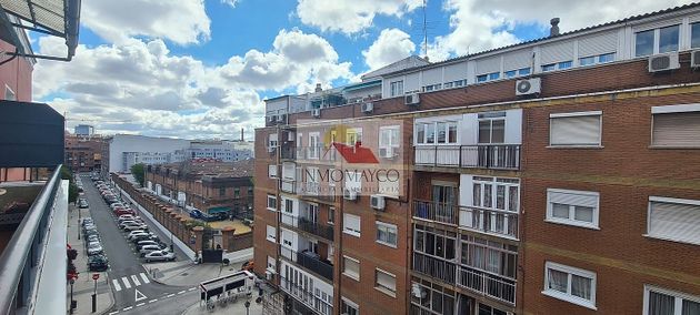 Foto 2 de Piso en venta en Delicias de 4 habitaciones con terraza y balcón