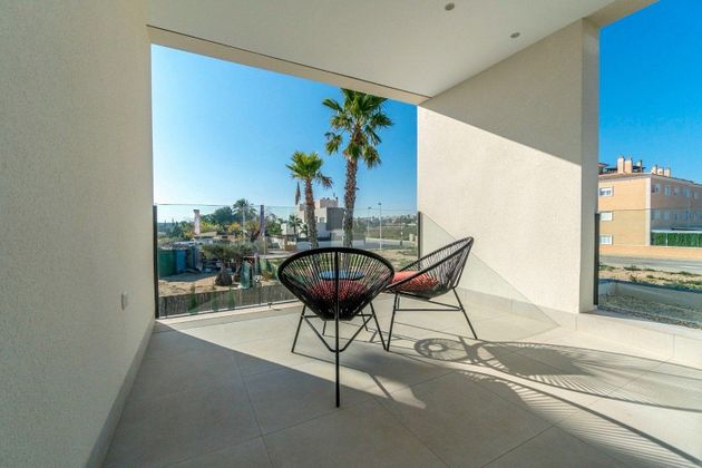 Foto 1 de Xalet en venda a La Marina de 3 habitacions amb terrassa i piscina