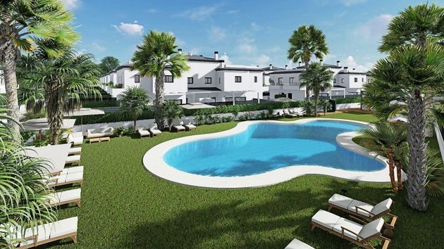 Foto 1 de Xalet en venda a Centro - Santa Pola de 3 habitacions amb terrassa i piscina