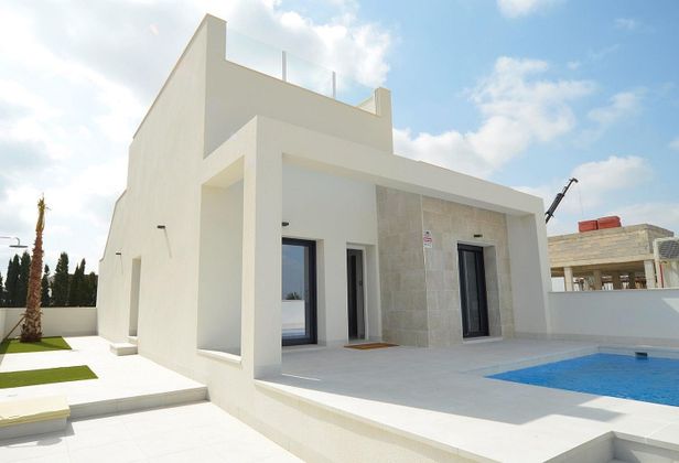 Foto 1 de Xalet en venda a Daya Nueva de 2 habitacions amb terrassa i piscina