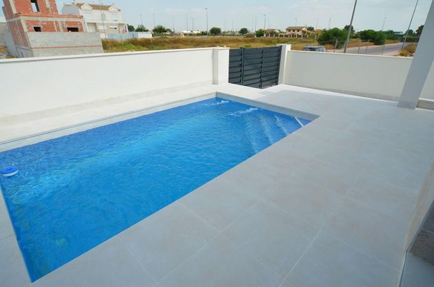 Foto 2 de Chalet en venta en Daya Nueva de 2 habitaciones con terraza y piscina