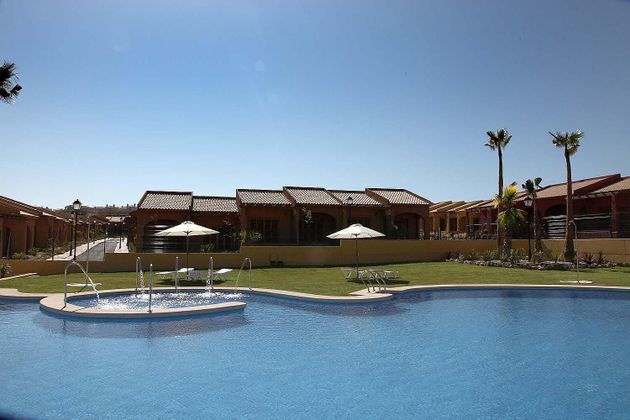 Foto 2 de Casa en venta en Gran Alacant de 2 habitaciones con terraza y piscina