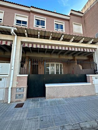 Foto 1 de Venta de casa en Perleta - Maitino de 3 habitaciones con terraza y aire acondicionado