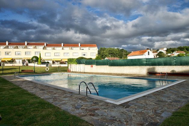 Foto 1 de Casa adossada en venda a calle Lugar de Fondal Curras de 3 habitacions amb terrassa i piscina