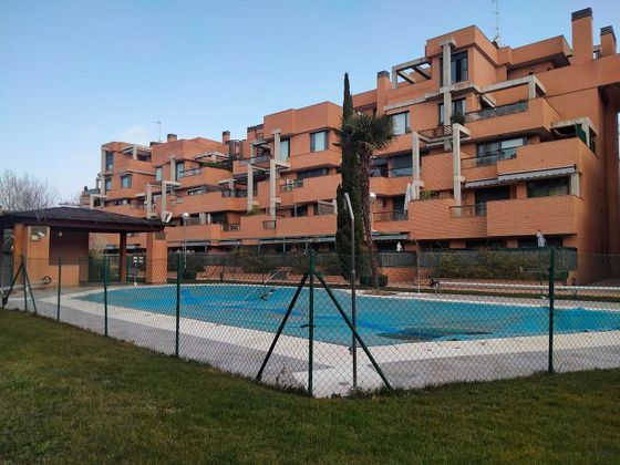 Foto 1 de Piso en venta en Yebes - Valdeluz de 3 habitaciones con terraza y piscina