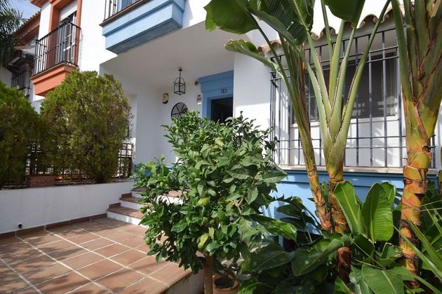 Foto 1 de Casa en alquiler en Playa Bajadilla - Puertos de 4 habitaciones con terraza y piscina