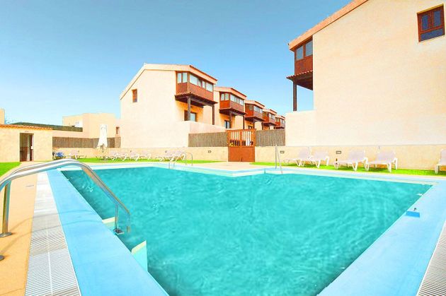 Foto 2 de Casa en venta en calle El Pozo de 4 habitaciones con terraza y piscina