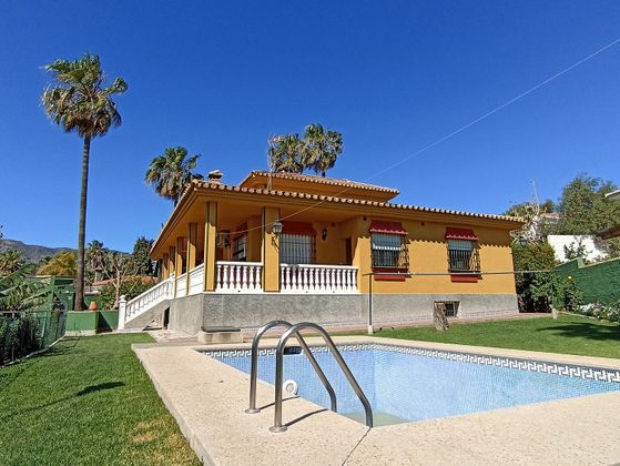 Foto 2 de Chalet en venta en calle Roberto Cano Flores de 5 habitaciones con terraza y piscina