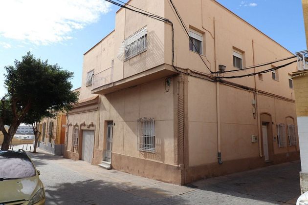 Foto 1 de Casa en venda a La Chanca - Pescadería de 8 habitacions amb terrassa i aire acondicionat