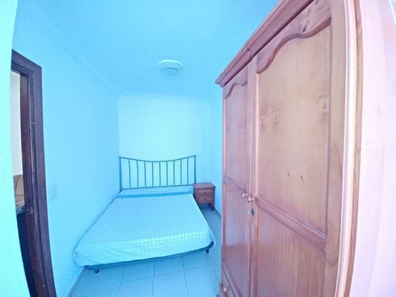Foto 2 de Alquiler de piso en Ciudad Jardín - Tagarete - El Zapillo de 2 habitaciones con muebles y aire acondicionado