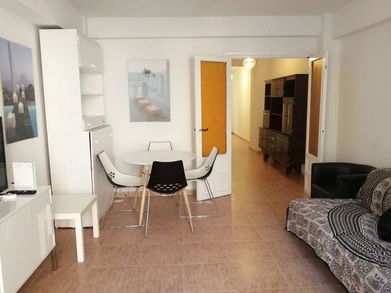 Foto 1 de Alquiler de piso en Ciudad Jardín - Tagarete - El Zapillo de 2 habitaciones con terraza y muebles