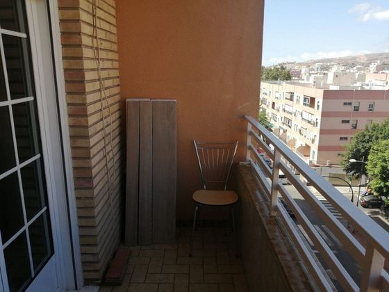 Foto 2 de Pis en lloguer a Los Ángeles - Cruz de Caravaca de 3 habitacions amb terrassa i mobles