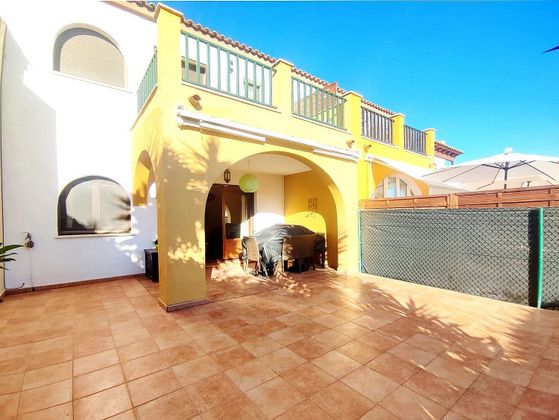 Foto 2 de Casa adossada en venda a Costa Esuri de 3 habitacions amb terrassa i piscina