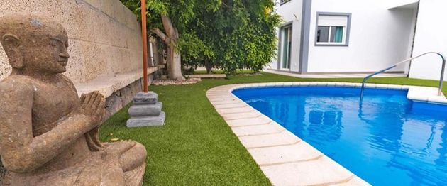 Foto 1 de Casa en venda a calle Madroñal Adeje de 3 habitacions amb terrassa i piscina