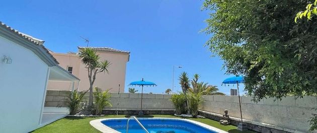 Foto 2 de Venta de casa en calle Madroñal Adeje de 3 habitaciones con terraza y piscina