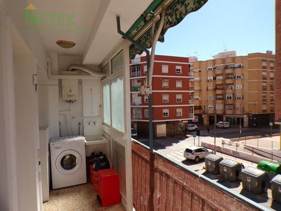 Foto 2 de Venta de piso en Santa María de Gracia de 3 habitaciones con terraza y ascensor