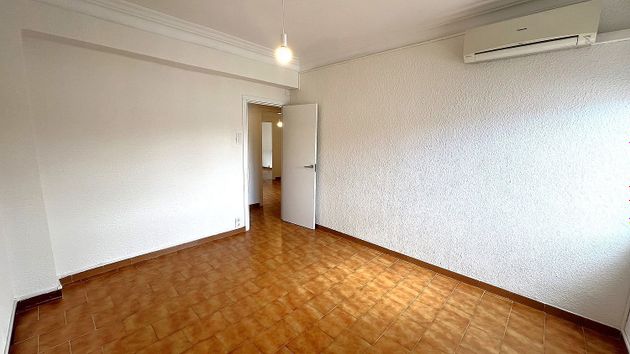 Foto 2 de Alquiler de piso en calle De Las Torres de 2 habitaciones con aire acondicionado y ascensor