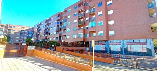 Foto 1 de Alquiler de piso en avenida De Cataluña de 2 habitaciones con terraza y garaje