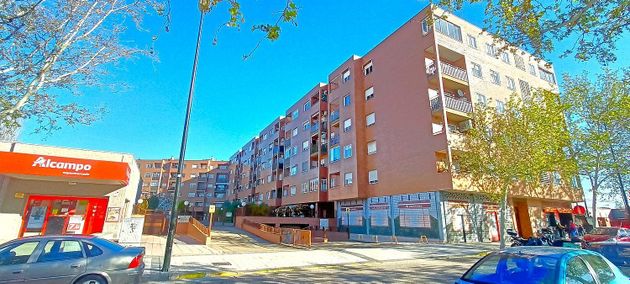 Foto 2 de Alquiler de piso en avenida De Cataluña de 2 habitaciones con terraza y garaje