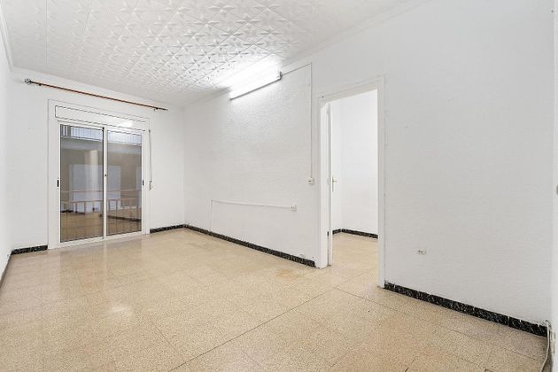 Foto 1 de Venta de piso en El Camp de l'Arpa del Clot de 3 habitaciones con ascensor