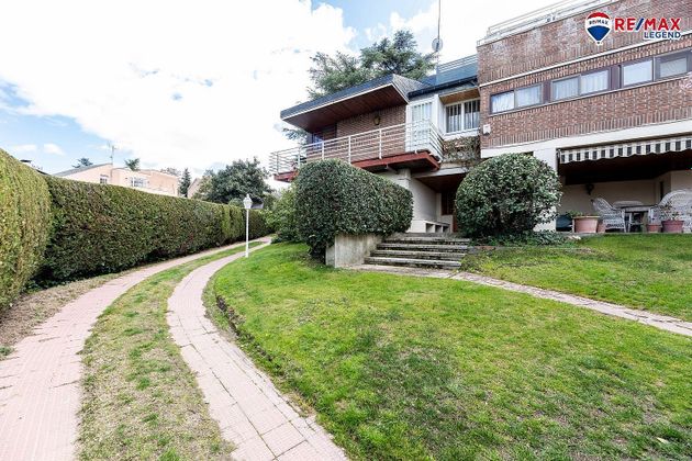 Foto 2 de Casa en venda a calle Turina de 5 habitacions amb terrassa i piscina