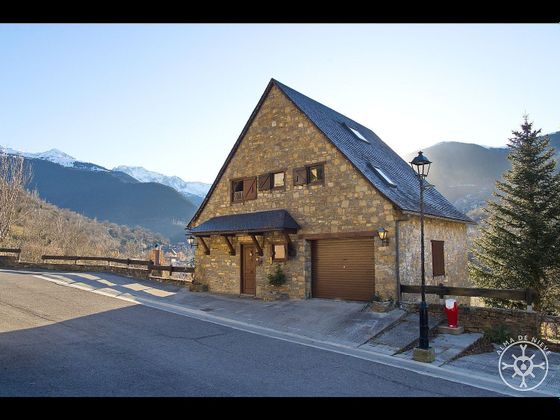 Foto 1 de Casa en venda a Vielha e Mijaran de 5 habitacions amb terrassa i garatge