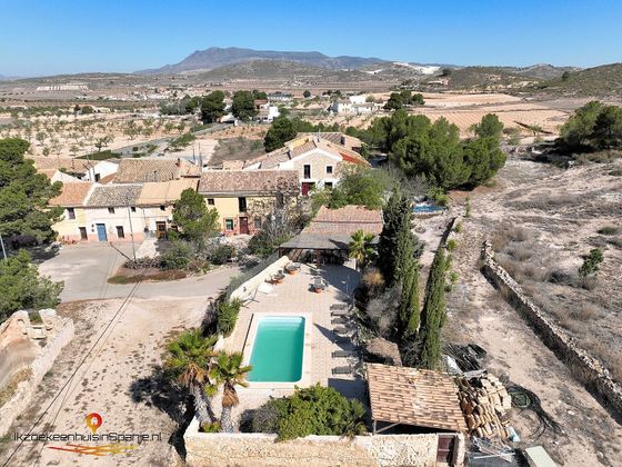 Foto 1 de Casa en venda a avenida De la Raya de 12 habitacions amb terrassa i piscina