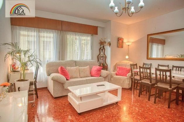 Foto 2 de Pis en lloguer a Ciudad Jardín - Zoco de 4 habitacions amb mobles i aire acondicionat