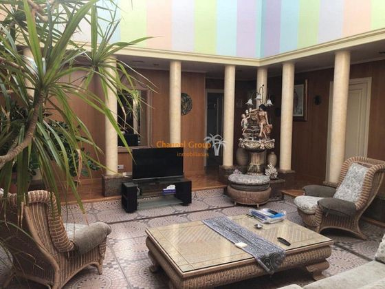 Foto 2 de Casa en venda a Ciutat Jardí - Torreta Verdí de 7 habitacions amb terrassa i piscina