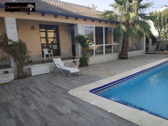 Foto 2 de Venta de chalet en Villamartín de 4 habitaciones con terraza y piscina