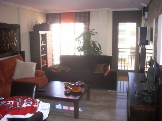 Foto 2 de Pis en venda a El Raval - Portes Encarnades de 4 habitacions amb piscina i garatge