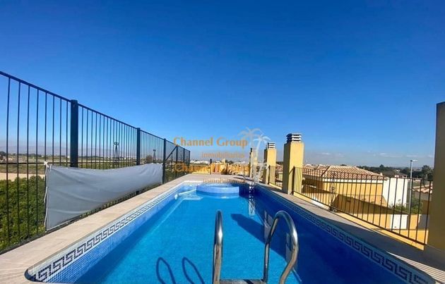Foto 1 de Piso en venta en Daya Nueva de 2 habitaciones con terraza y piscina