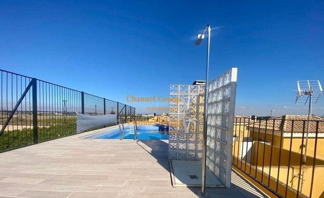 Foto 2 de Piso en venta en Daya Nueva de 2 habitaciones con terraza y piscina
