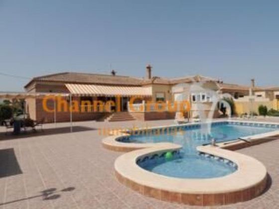 Foto 1 de Xalet en venda a Catral de 4 habitacions amb terrassa i piscina