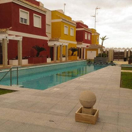 Foto 2 de Casa en venta en Dolores de 4 habitaciones con terraza y piscina