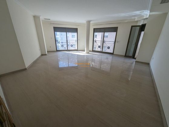 Foto 1 de Venta de piso en Centro - Elche de 5 habitaciones con garaje y ascensor