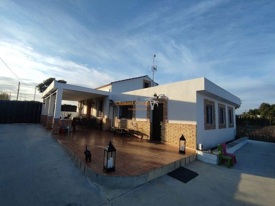 Foto 1 de Casa rural en venta en Los Arenales del Sol de 3 habitaciones con terraza y jardín