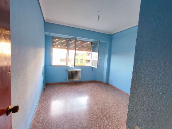 Foto 1 de Pis en venda a Universidad - Los Lirios de 4 habitacions amb balcó i calefacció
