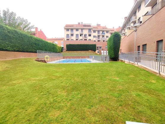 Foto 2 de Venta de piso en Villamediana de Iregua de 3 habitaciones con terraza y piscina