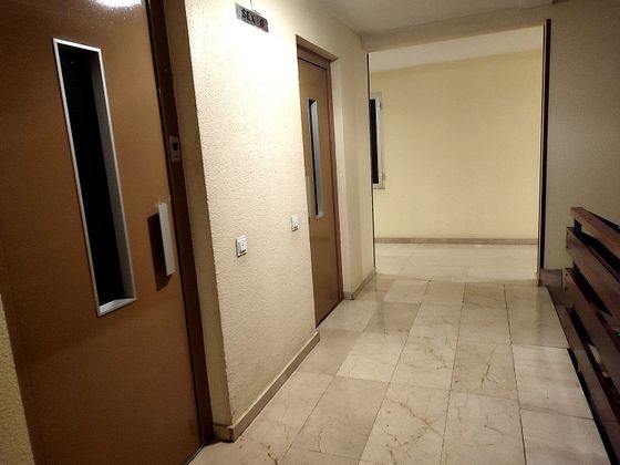 Foto 2 de Pis en venda a Universidad - Los Lirios de 4 habitacions amb balcó i ascensor
