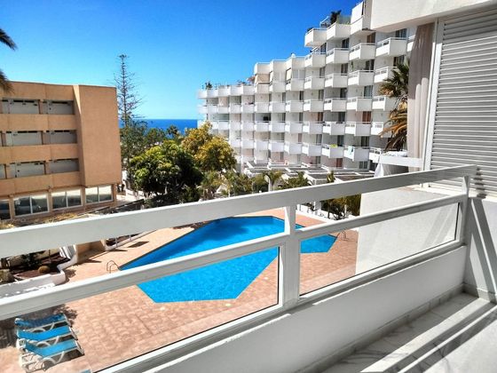 Foto 1 de Estudi en venda a calle Venezuela amb terrassa i piscina