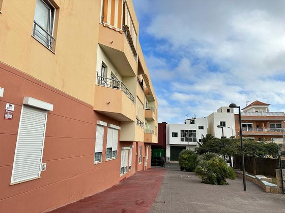 Foto 1 de Venta de piso en calle La Dama de 2 habitaciones con garaje y balcón