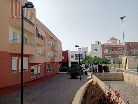 Foto 2 de Venta de piso en calle La Dama de 2 habitaciones con garaje y balcón