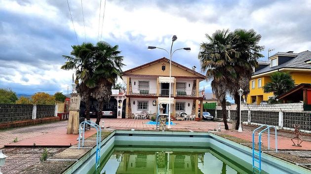 Foto 1 de Xalet en venda a Carracedelo de 4 habitacions amb terrassa i piscina