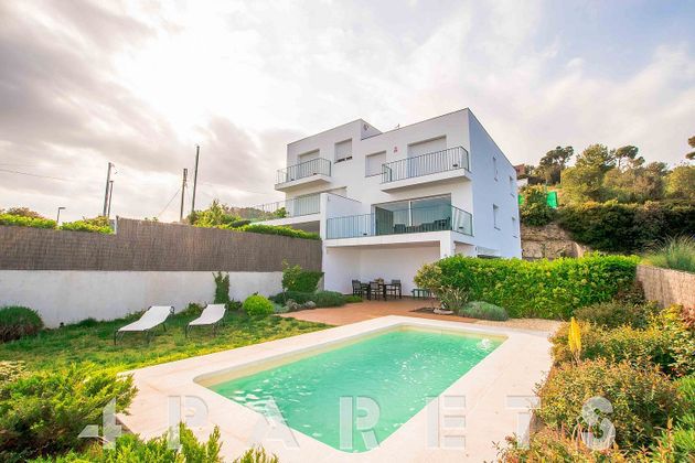 Foto 1 de Casa en venta en Santa Susanna de 5 habitaciones con terraza y piscina