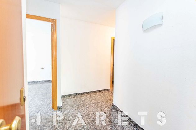 Foto 2 de Piso en venta en Cerdanyola de 4 habitaciones con terraza y balcón