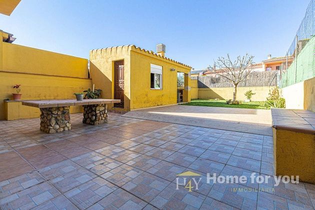 Foto 1 de Casa adossada en venda a calle Montseny de 5 habitacions amb terrassa i garatge