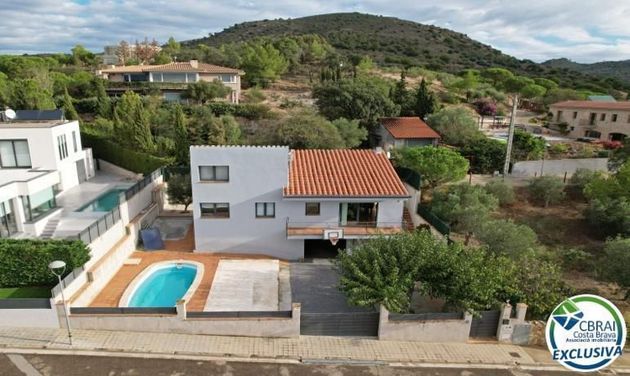 Foto 2 de Casa en venta en calle Pere Serra de 3 habitaciones con terraza y piscina