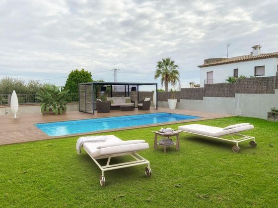 Foto 1 de Casa en venta en calle Empordà de 5 habitaciones con terraza y piscina